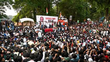 अभिजीत दीपकेंना मोठा हादरा... पोलिसांची सर्वात मोठी अ‍ॅक्शन, थेट 500...