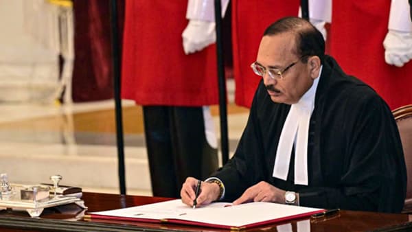 CJI Surya Kant यांनी राहुल गांधी आणि खरगे यांना भेटण्यास का दिला नकार, तीन कारणे...
