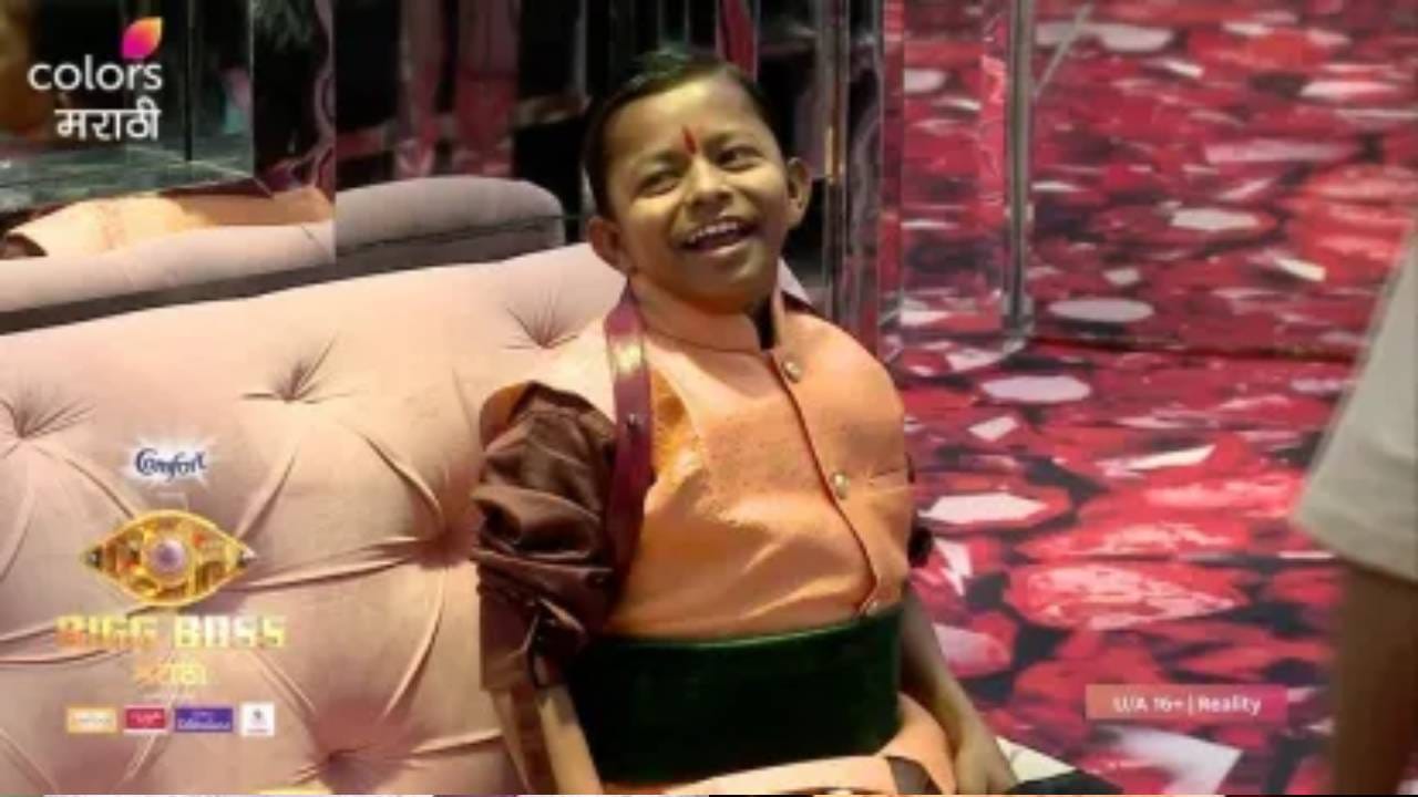 नुकताच छोटा पुढारीने एका यूट्यूब चॅनेलला मुलाखत दिली. या मुलाखतीत त्याला त्याचे वय किती आहे? असा प्रश्न विचारण्यात आला होता. त्यावर छोटा पुढारीने दिलेल्या उत्तराने सर्वांचे लक्ष वेधून घेतले आहे.