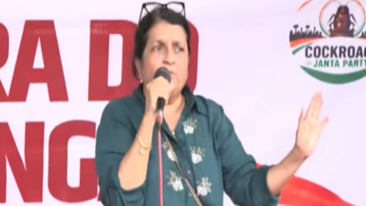 मतदानाच्या आकडेवारीवरून अंजली दमानियांचा निवडणूक आयोगावर गंभीर आरोप; आझाद मैदानातील आंदोलनात नेमकं काय म्हणाल्या? मतदानाच्या आकडेवारीवरून अंजली दमानियांचा निवडणूक आयोगावर गंभीर आरोप; आझाद मैदानातील आंदोलनात नेमकं काय म्हणाल्या?