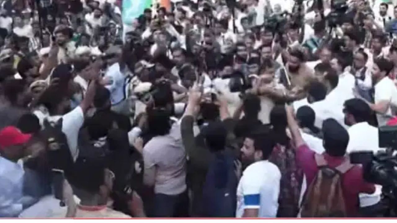मोठी बातमी! ..हा तर लोकशाहीवरील घाला, 42 माजी न्यायाधीशांचं थेट देशाच्या नावानं खुलं पत्र, मोठी खळबळ मोठी बातमी! ..हा तर लोकशाहीवरील घाला, 42 माजी न्यायाधीशांचं थेट देशाच्या नावानं खुलं पत्र, मोठी खळबळ