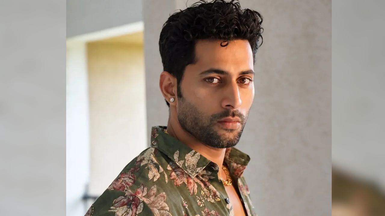 सनई चौघडे मध्ये राज जय खानविलकर ही व्यक्तिरेखा साकारत आहे. सुरूवातीला प्रेमापासून दूर राहणारा जय आणि आता शर्वरीच्या प्रेमात पडलेला जय मालिकेच्या कथानकाचा महत्त्वाचा भाग बनला आहे.