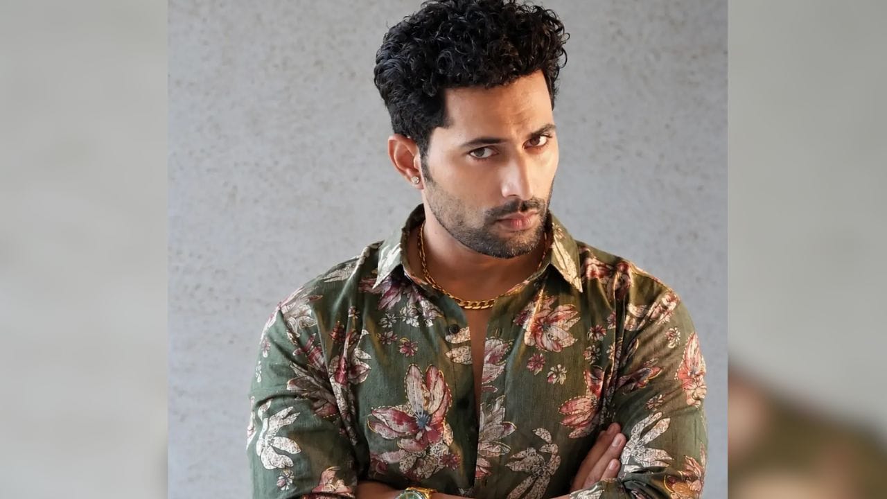 राज हंनचाळेने सोशल मीडिायावर काही खास फोटो शेअर केले आहेत. या फोटोंमध्ये त्याचा स्टायलिश आणि स्मार्ट लूक पाहायला मिळतोय. त्याच्या या फोटोंमुळे कमेंट सेक्शनमध्ये प्रेमाचा पाऊस पडला आहे.