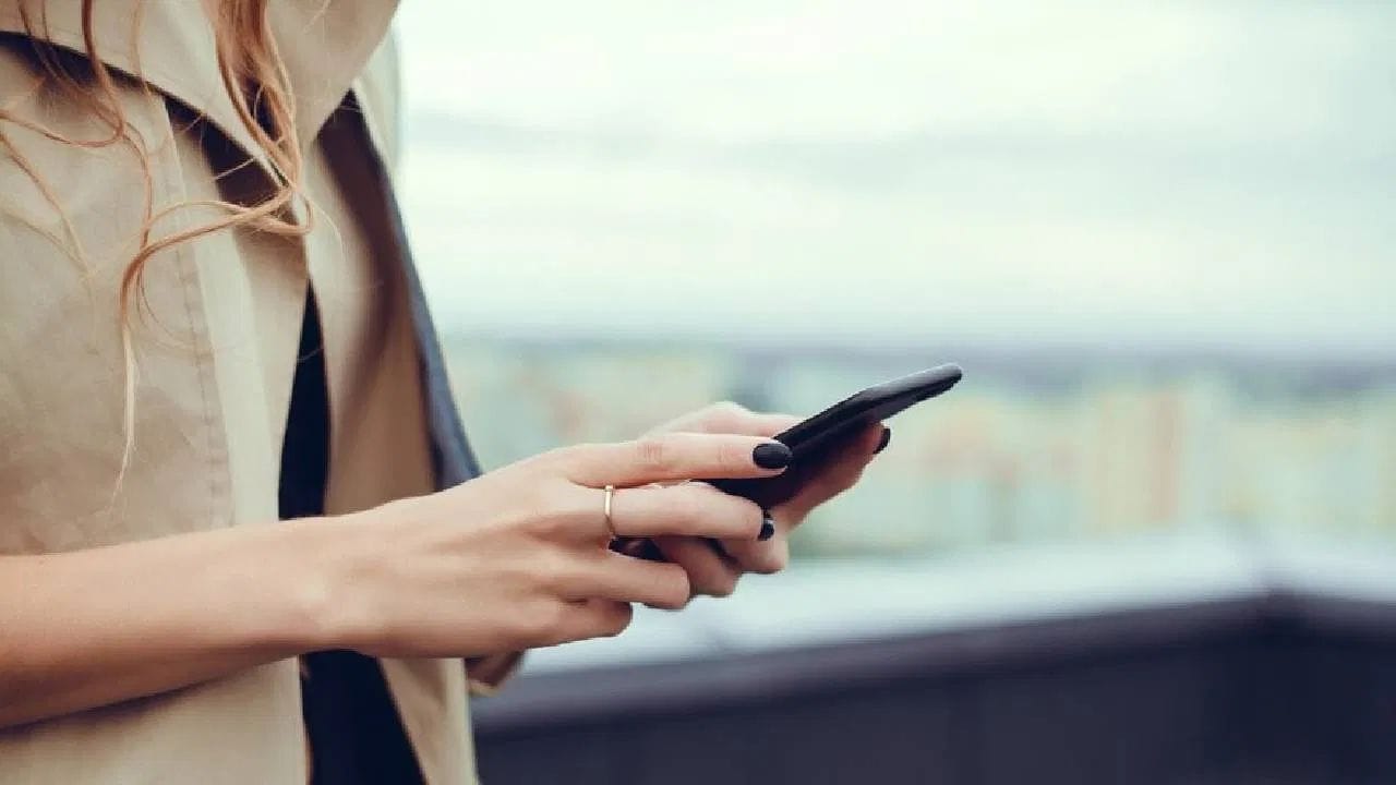 Rs 399 मध्ये रोज 2.5GB चा फायदा   दिवसभर सोशल मिडिया, व्हिडिओ,ऑनलाईन काम किंवा इतर इंटरनेट सेवा वापरल्या ग्राहकांसाठी दररोज 2.5GB डेटा हा या प्लॅनचा मुख्य फायदा आहे. 