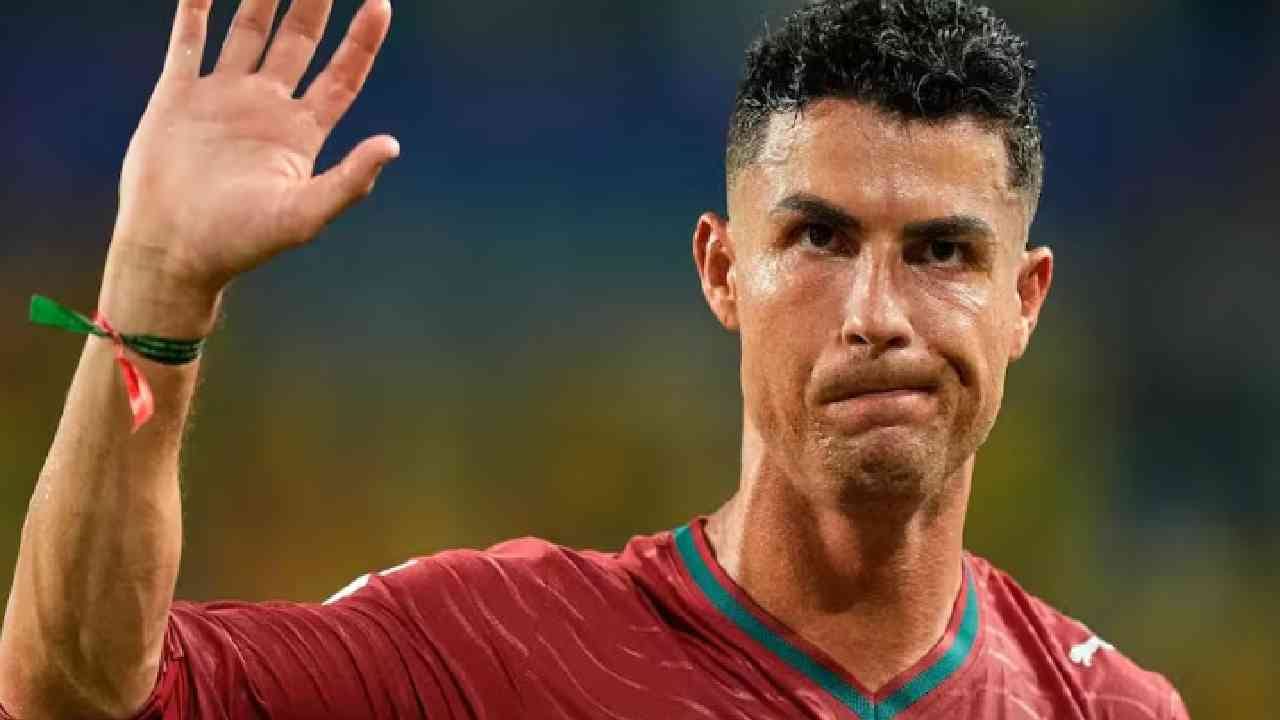 Cristiano Ronaldo : मायदेशाच्या फुटबॉल संघटनेचीच क्रिस्टीयानो रोनाल्डोवर मोठी कारवाई Cristiano Ronaldo : मायदेशाच्या फुटबॉल संघटनेचीच क्रिस्टीयानो रोनाल्डोवर मोठी कारवाई