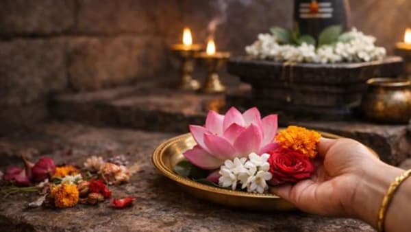 Vastu Shastra : देवपूजा करताना या पाच चुका टाळाच, अन्यथा उद्ध्वस्त व्हाल