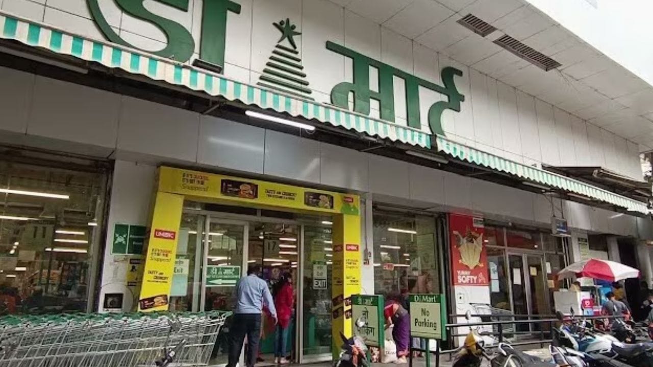 पेस्ट, मॅगी, डाळी, बिस्किट यावर बंपर ऑफर डिमार्टकडून दिली जात आहे. यासोबतच तेलावरही मोठी ऑफर डिमार्टमध्ये बघायला मिळतंय.
