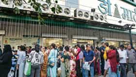 179 रुपयांची वस्तू खरेदी करण्यासाठी डिमार्टमध्ये महिलांची तुंबड गर्दी, 400 रुपयांचे थेट..