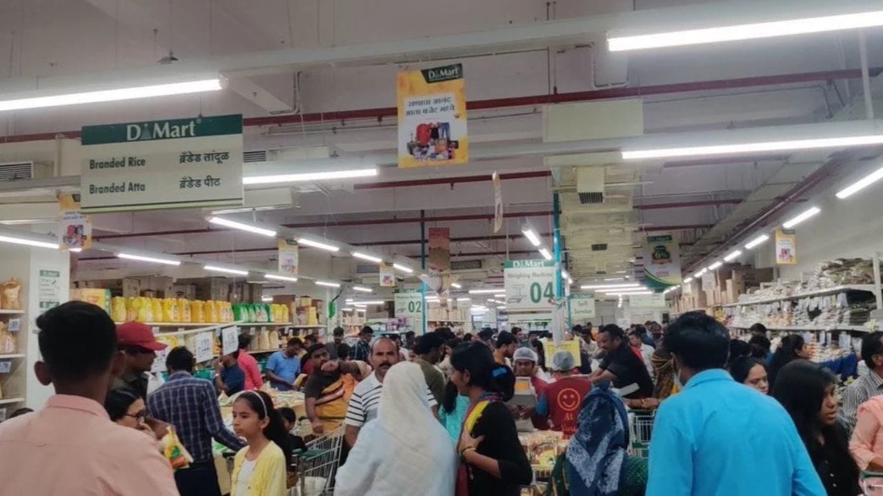 आजकाल महिलांना भाज्या कट करण्यासाठी वेळ मिळत नाही. यामुळे जवळपास महिला भाजा, कांदा आणि टोमॅटो कट करण्यासाठी चॉपरचा वापर करतात. 