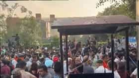 Delhi CJP Protest : अभिजीत दीपकेंना धक्का, सीजेपीला वाटतय सगळं वातावरण सरकार विरोधी झालय पण आंदोलन स्थळी ते समोरुन आले आणि..