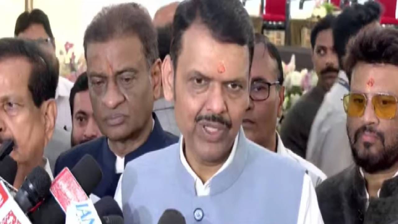 कर्जत वृक्षतोडीवर CM देवेंद्र फडणवीसांची फक्त 2 शब्दांत पहिली प्रतिक्रिया, नेमकं काय म्हणाले? कर्जत वृक्षतोडीवर CM देवेंद्र फडणवीसांची फक्त 2 शब्दांत पहिली प्रतिक्रिया, नेमकं काय म्हणाले?