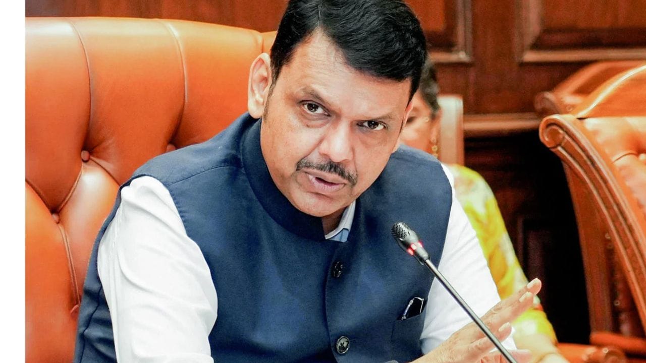 दुष्काळाच्या पार्श्वभूमीवर राज्य सरकारचा अत्यंत मोठा निर्णय, मुख्यमंत्री देवेंद्र फडणवीस यांनी विभागांना..