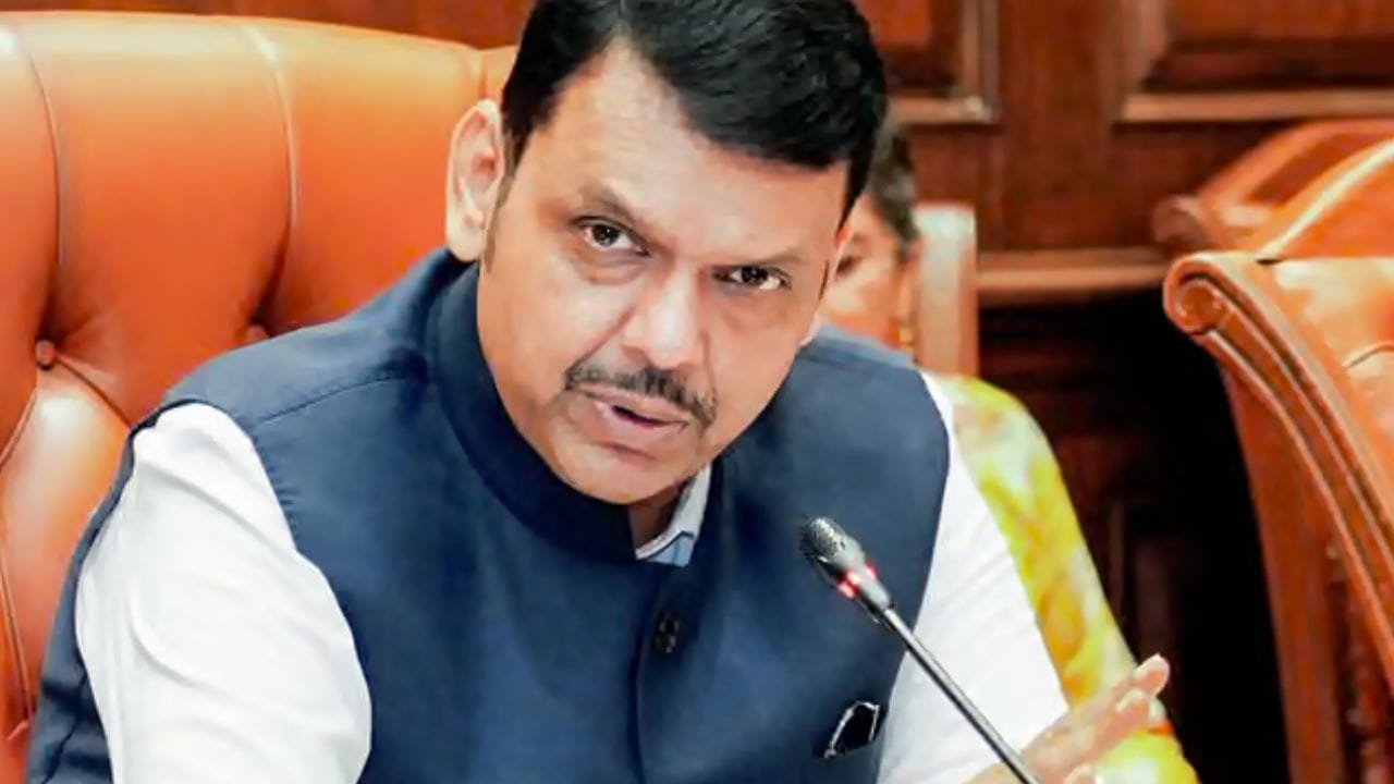 मुख्यमंत्री देवेंद्र फडणवीस यांनी आज नागपुरात प्राचार्यांच्या आंतरराष्ट्रीय परिषदेत हजेरी लावली. या परिषदेत त्यांनी सध्याच्या पिढ्यांवर मोठं भाष्य केलं आहे.