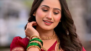 अप्सरा आली.., लाल रंगाच्या साडीमधील या अभिनेत्रीचं सौंदर्य पाहून चाहते घायाळ, कोण आहे ती?