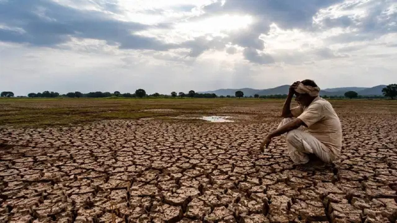 महाराष्ट्रासाठी मोठी गुडन्यूज, दुष्काळ पाहणी दौऱ्यासाठी केंद्रीय पथक राज्यात दाखल, बैठकीला सुरुवात महाराष्ट्रासाठी मोठी गुडन्यूज, दुष्काळ पाहणी दौऱ्यासाठी केंद्रीय पथक राज्यात दाखल, बैठकीला सुरुवात