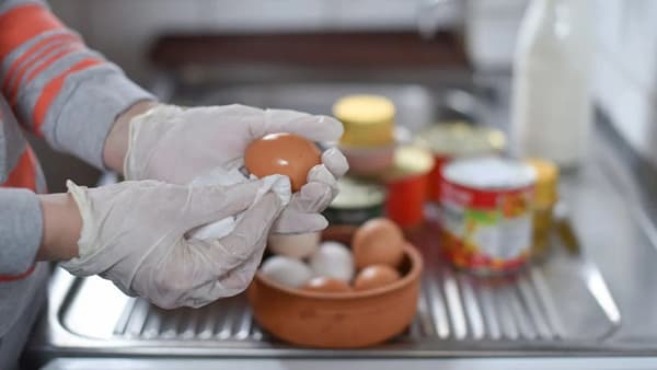 Kitchen Hacks : अंडी कधीच धुवू नका, धुतल्यास काय होईल? एक चूक देईल मोठ्या धोक्याला निमंत्रण