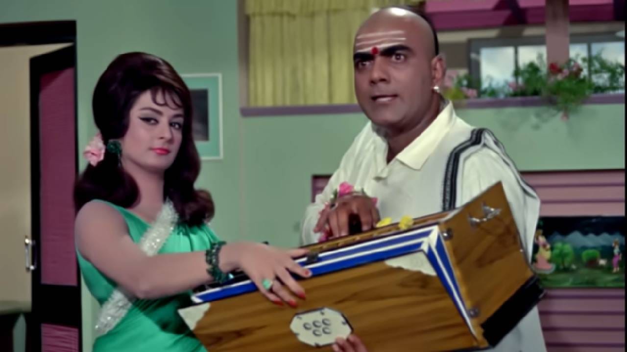 सध्या बॉलिवूड गाण्यांची प्रचंड क्रेझ पाहायला मिळते. तसेच गाणी लिहिताना, रेकॉर्ड करताना वेगवेगळ्या गोष्टी घडतात. कधी कधी तर एक वेगळेच गाणे शेवटी रेकॉर्ड केले जाते. आता बॉलिवूडमधील असेच एक गाणे समोर आले आहे. या गाण्यासाठी चक्क तीन गाणी एकत्र करण्यात आली होती.