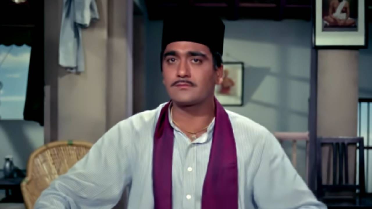 आम्ही ज्या गाण्याबद्दल बोलत आहोत ते गाणे आहे पडोसन सिनेमातील. या चित्रपटातील गाणे तीन वेगवेगळ्या गाण्यांना एकत्र करून तयार केले गेले होते. हे गाणे आहे ‘एक चतुर नार.’ हे गाणे भारतीय चित्रपट उद्योगातील सर्वात उत्कृष्ट गाण्यांपैकी एक मानले जाते. ट्विटरवरील एका थ्रेडमध्ये किशोर कुमार आणि मन्ना डे यांच्या या मजेशीर गाण्यामागील कथा खूप चांगल्या प्रकारे सांगितली गेली आहे.