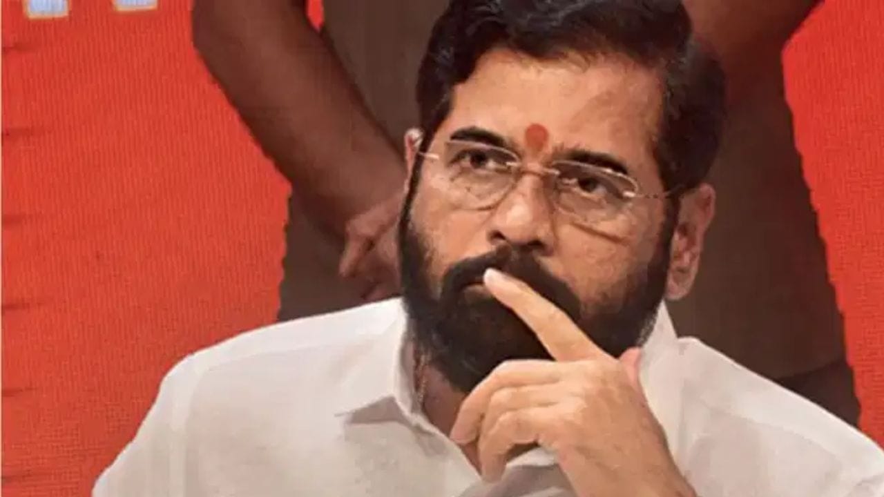 ठाकरे गटातून शिवसेनेत आलेला हा खासदार होणार मंत्री, शिंदेंना केंद्रात किती मंत्रिपदं? मोठी बातमी समोर ठाकरे गटातून शिवसेनेत आलेला हा खासदार होणार मंत्री, शिंदेंना केंद्रात किती मंत्रिपदं? मोठी बातमी समोर