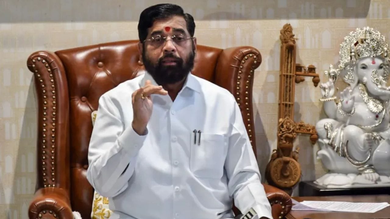 उपमुख्यमंत्री एकनाथ शिंदे यांचे मंत्र्यांना मोठे आदेश, उद्यापासून 420 कोटी रुपये.. उपमुख्यमंत्री एकनाथ शिंदे यांचे मंत्र्यांना मोठे आदेश, उद्यापासून 420 कोटी रुपये..