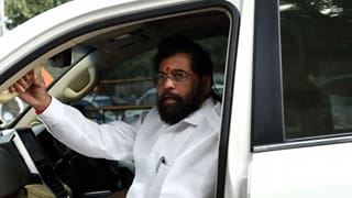 दिल्लीत घडामोडींना वेग, एकनाथ शिंदे अचानक दिल्ली दौऱ्यावर, महाराष्ट्रात टेन्शन वाढल..
