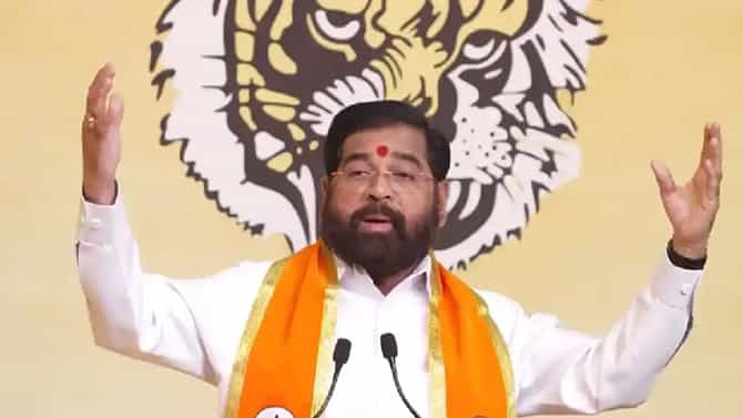 Eknath Shinde : अरे मला कोपऱ्यात कोणी टाकलं? भाषण संपताच एकनाथ शिंदे कडाडले, थेट मंचावरच...