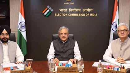 ज्ञानेश कुमार यांच्याविरोधात देशाच्या संसदेकडूनच होऊ शकते कारवाई.