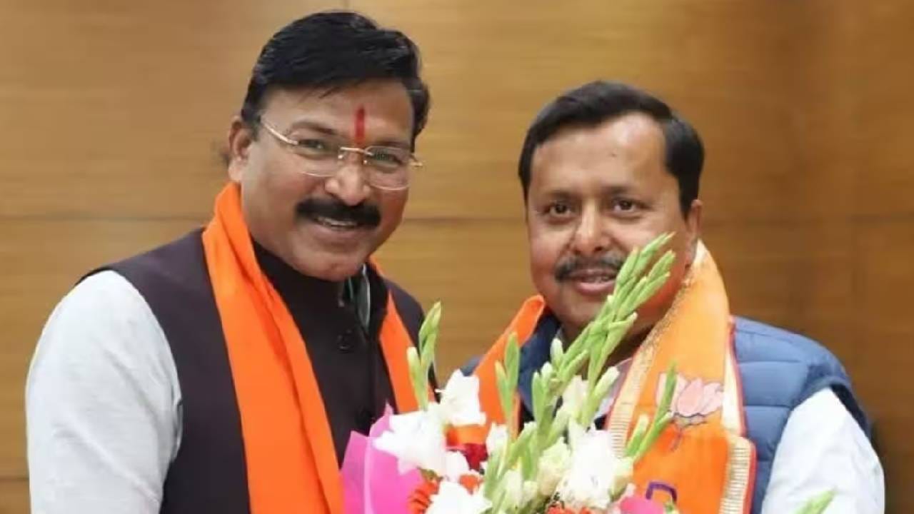लवकर लग्न करा आणि ५-५ मुले जन्माला घाला; भाजपा खासदाराचे हिंदू युवकांना आवाहन लवकर लग्न करा आणि ५-५ मुले जन्माला घाला; भाजपा खासदाराचे हिंदू युवकांना आवाहन