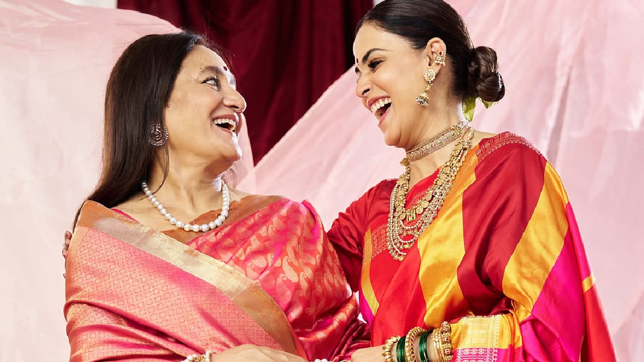 बॉलिवूड अभिनेत्री जिनिलीया देशमुख ही तिच्या सिंपल स्वभाव आणि सौंदर्यामुळे सोशल मीडियावर आणि चाहत्यांमध्ये नेहमी चर्चेत असते. अशातच आता अभिनेत्रीने तिचे सासूबाईंसोबतचे खास फोटो शेअर केले आहेत.
