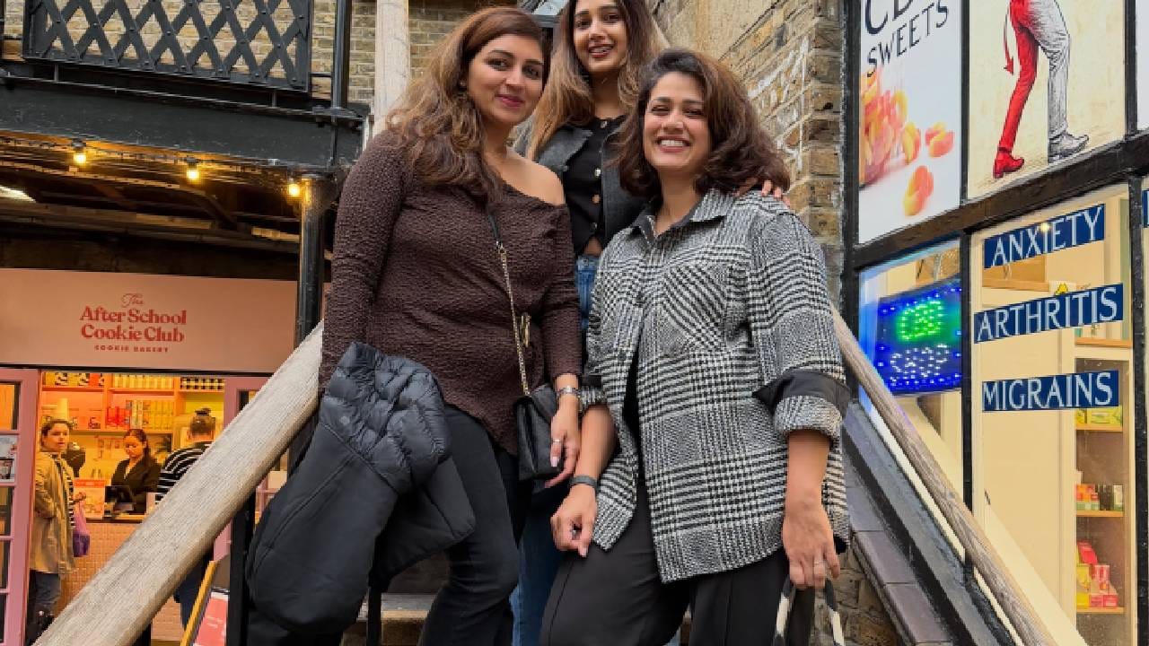 या ट्रिपमध्ये गिरीजाने आपल्या मैत्रिणींसोबतही मनसोक्त भटकंती केल्याचं तिच्या फोटोंवरून दिसतं. रोजच्या धावपळीपासून थोडा वेळ दूर जात नवीन ठिकाणं पाहणं आणि मित्रमैत्रिणींसोबत आनंदाचे क्षण घालवणं, याचा आनंद ती घेताना दिसली.