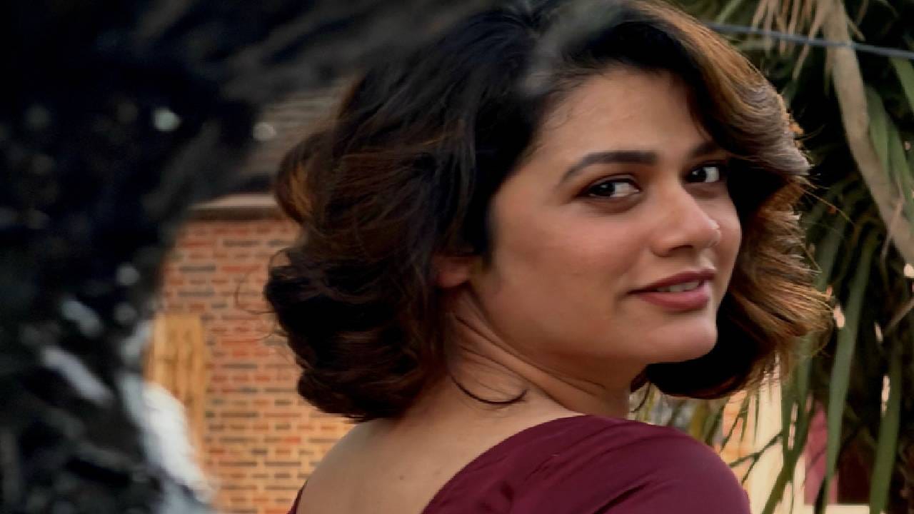 नुकतीच गिरीजा लंडनला गेली होती. तिथले काही सुंदर क्षण गिरिजाने सोशल मीडियावर चाहत्यांसोबत शेअर केले आहेत. लंडनमधील विविध ठिकाणांना भेट देताना तिने तिथलं सौंदर्य आपल्या कॅमेऱ्यात कैद केलं. तिच्या या फोटोंमधून परदेशातील भटकंतीचा आनंद घेतानाचे खास क्षण पाहायला मिळतात.