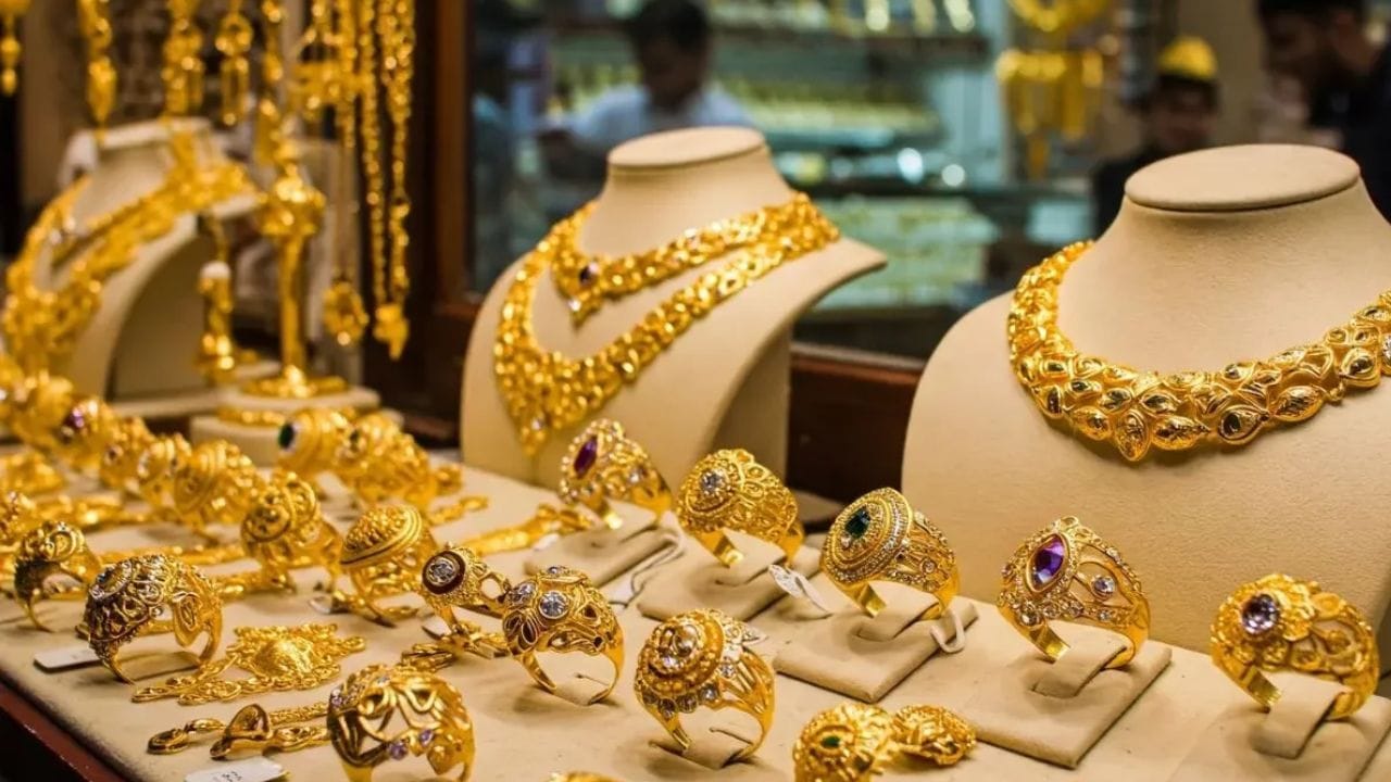 Gold Silver Rate : धाड.. धाड.. कोसळले सोने, चांदीही स्वस्त, सोने खरेदी करण्याची सुवर्णसंधी, थेट.. Gold Silver Rate : धाड.. धाड.. कोसळले सोने, चांदीही स्वस्त, सोने खरेदी करण्याची सुवर्णसंधी, थेट..