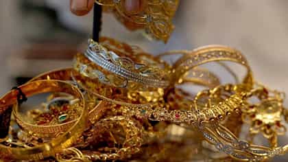 सोनं धाड धाड कोसळलं, या पाच कारणांमुळे मोठी पडझड; दिवाळीच्या तोंडावर द.
