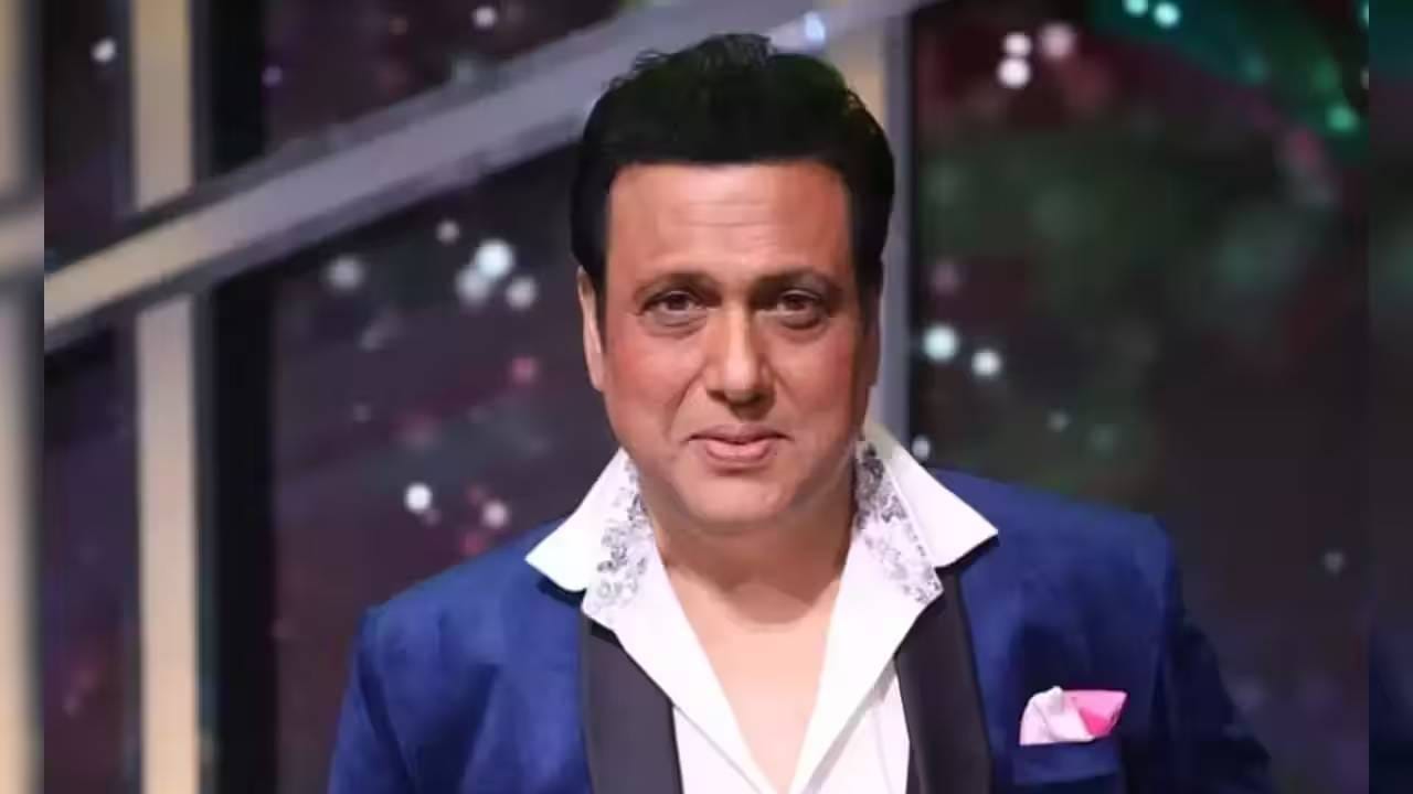 गोविंदाने सांगितले की एक वेळ अशीही आली होती जेव्हा आमचे संपूर्ण घर लुटले गेले होते. गोविंदा म्हणाला की, ‘माझी आई निर्मला देवी शास्त्रीय गायन करत असत. त्यांनी अभिनयही केला. त्यांनी संपूर्ण आयुष्य घर सांभाळले. माझ्यावर त्यांची कृपा होती. त्या माझ्या आईतर आहेतच पण मी त्यांची देवासारखी पूजा करतो. जे मुले असे आपल्या पालकांची पूजा करते, तेव्हा लोक शंका घेतात की अशी मुले असतात का?