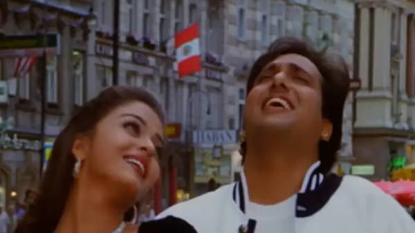 बॉलिवूड अभिनेता गोविंदाने १२० हून अधिक हिंदी चित्रपटांत काम केले आहे. एकेकाळी त्यांचे नाव चित्रपट हिट करण्याची हमी मानले जायचे. १९८० ते १९९० च्या दशकात त्यांनी अनेक हिट चित्रपट दिले. गोविंदा आपल्या कॉमेडी आणि डान्स स्टाइलमुळे खूप प्रसिद्ध होते. गोविंदाचे ऐश्वर्या रायसोबतचे एक गाणे इतके हिट ठरले की आजही अनेकांच्या तोंडून ऐकायला मिळतं.