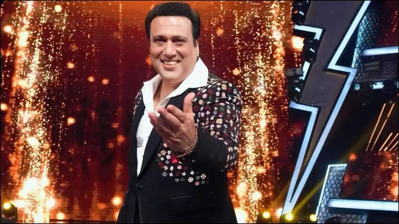 'मी पाहिले की एक आई चार मुलींची लग्ने लावते, दोन मुलांना वाढवते. एकट्याने झुंजते. साधू वस्त्र परिधान केलेले होते. कसे सर्व काढले होते. लहान वयात मी विचार करू लागलो होतो की माझ्या आईने कष्टातून कसे वर आणले’ असे गोविंदा म्हणाला.