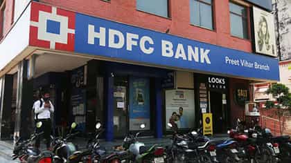 कुंपणानेच शेत खाल्ले म्हणण्याची वेळ, HDFC बँकेतून अतिसंवेदनशील माहिती.