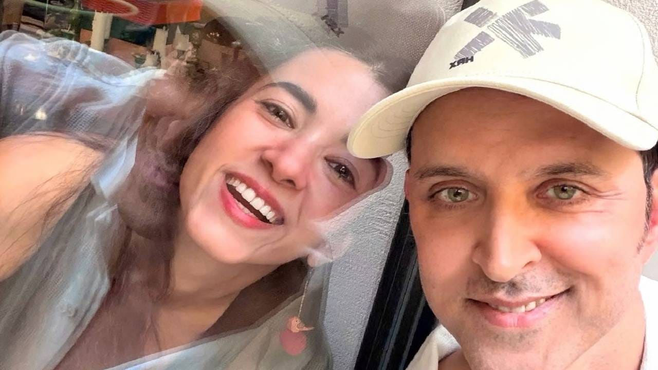अभिनेता हृतिक रोशन आणि सबा आझाद हे बॉलिवूडच्या पॉवर कपलपैकी एक आहेत.या जोडप्याच्या नात्याला 5 वर्ष पूर्ण झाली आहेत. या खास प्रसंगी हृतिक त्यांचे काही अनसीन फोटो शेअर केले आहेत.