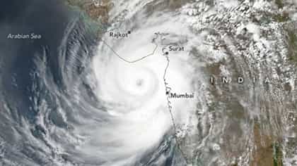 अरबी समुद्रात मोठे तूफान, राज्यासाठी 24 तास अतिधोक्याची, IMD चा खळबळ...