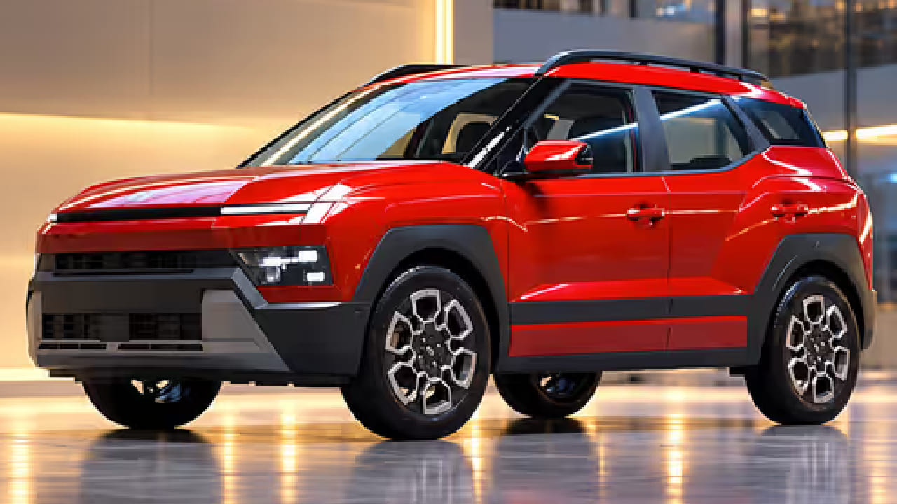 दिवाळीच्या पार्श्वभूमीवर कार खरेदी करणाऱ्यांसाठी एक नवी SUV बाजारात येण्याची चर्चा आहे. Hyundai Bayon ही नवीन SUV आज, 26 ऑक्टोबर रोजी अधिकृतपणे लॉन्च होणार असल्याचे वृत्त आहे. आकाराने Creta पेक्षा छोटी आणि Venue पेक्षा मोठी असलेल्या या कारला ‘बेबी क्रेटा’ असे म्हटले जात आहे.
