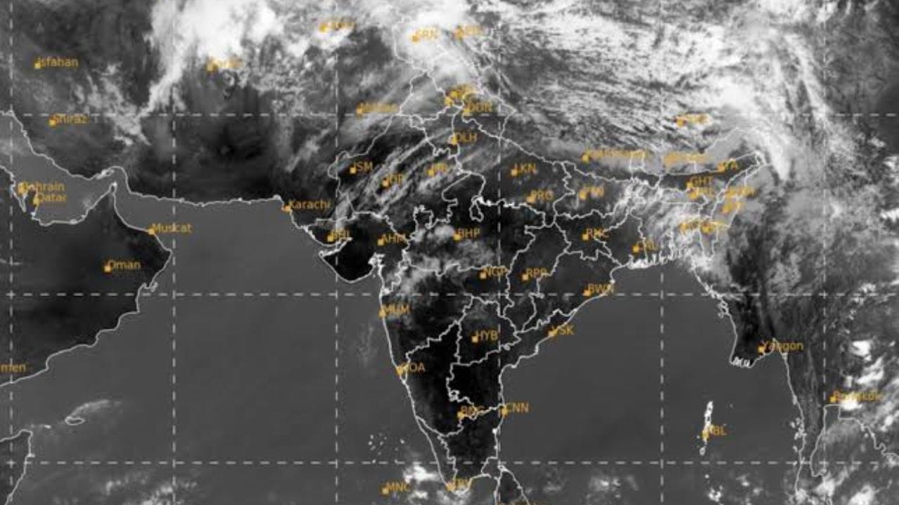 राज्यात गेल्या काही दिवसांपासून पावसाने पाठ फिरवली. मोसमी पावसाने माघार घेतली. एल निनोचे संकट यंदाच्या मॉन्सूनवर आहे. त्यातच आता राज्यात उष्णता वाढली आहे. पुढील काही महिने अत्यंत शर्यतीचे असणार आहेत.