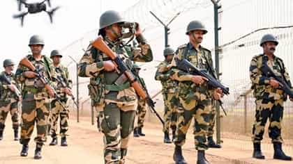 भारत पाकिस्तान सीमेवर खळबळजनक घटना, BSF ची मोठी कारवाई, थेट पाकिस्तान.