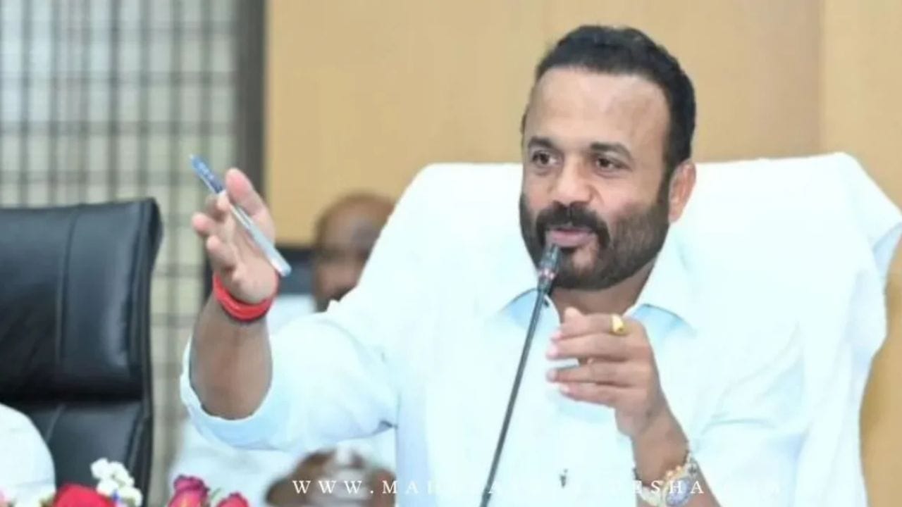 आंदोलनासाठी तरुणांना 3 हजार रुपये दिले जातात, जयकुमार गोरेंचा आरोप, काँग्रेसे थेट चॅलेंजच दिलं, राजकारण तापलं आंदोलनासाठी तरुणांना 3 हजार रुपये दिले जातात, जयकुमार गोरेंचा आरोप, काँग्रेसे थेट चॅलेंजच दिलं, राजकारण तापलं