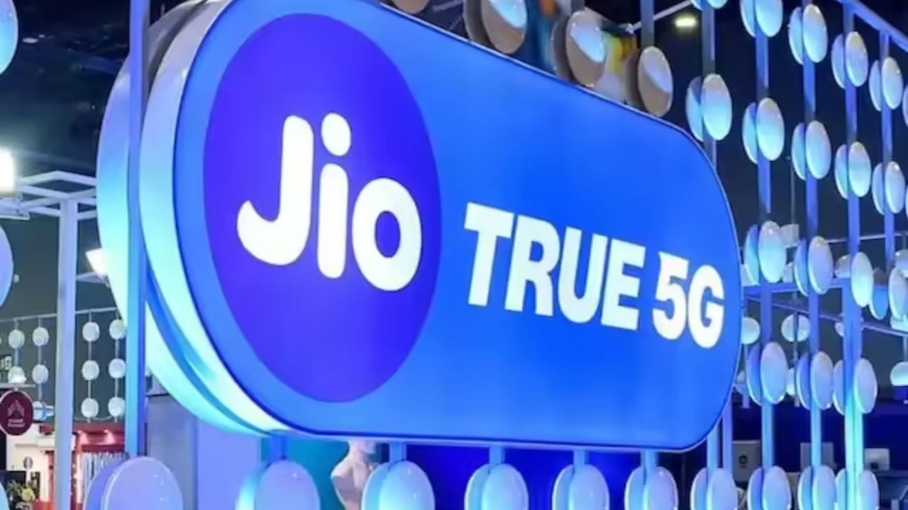 जिओचा 123 रूपयांचा रिचार्ज आपल्याला 28 दिवसांसाठी मिळणार आहे. हा सर्वात स्वस्त रिचार्ज आहे. 123 रूपयांमध्ये आपल्याला डेटा पॅक मिळणार आहे.