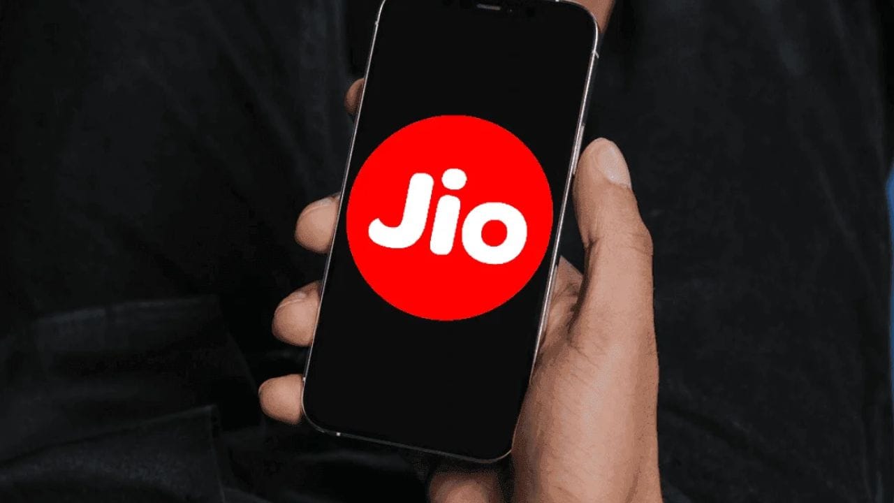दररोज 0.5GB डेटा आपल्याला मिळणार आहे. याच्या मदतीने तुम्ही इंटरनेट ब्राऊजिंग वापरू शकता. जिओने 123 वाला रिचार्ज जिय फीचर फोन युजर्ससाठी आणला.