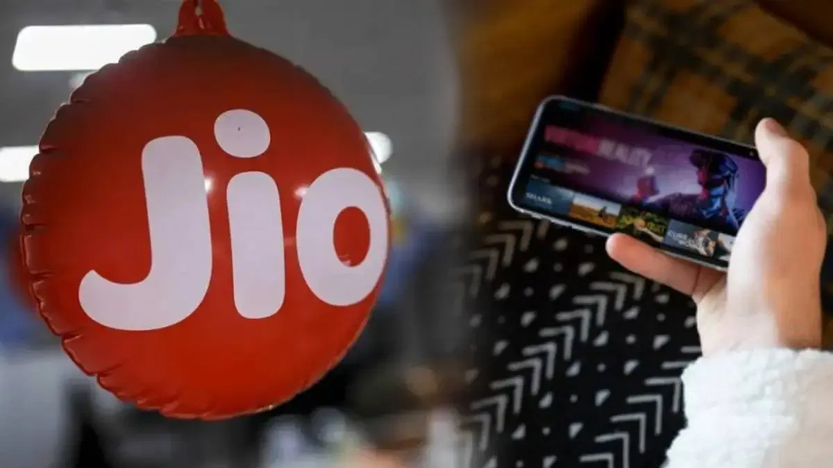 जर तुमच्याकडे 5G स्मार्टफोन असेल आणि तुम्ही जिओच्या 5G नेटवर्क कव्हरेज असलेल्या परिसरात राहत असाल, तर तुम्ही या प्लॅनसोबत अमर्यादित 5G डेटाचा लाभ घेऊ शकता. मात्र, जर तुमच्याकडे 5G फोन नसेल किंवा तुमच्या परिसरात 5G नेटवर्क कव्हरेज उपलब्ध नसेल, तर दैनंदिन 2GB डेटा मर्यादा संपल्यानंतर इंटरनेटचा वेग 64Kbps पर्यंत कमी होईल.