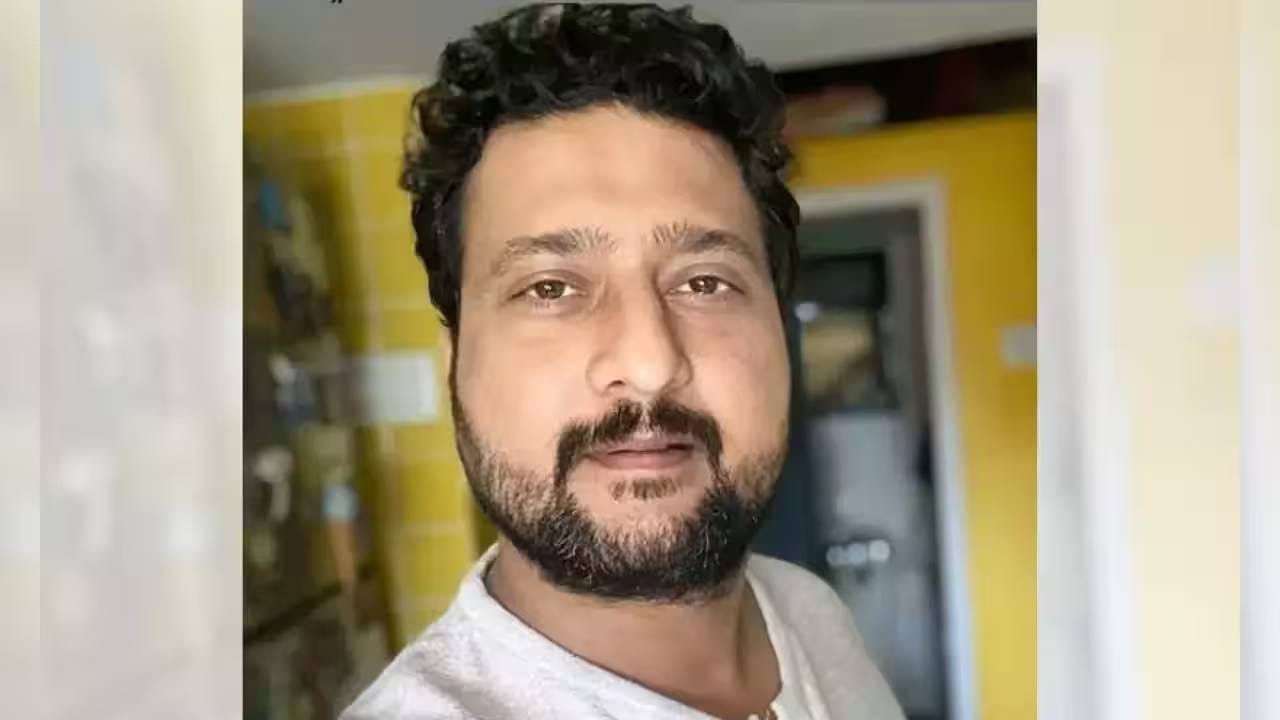 नम्रता शिरोडकरबाबत काम करण्याचा अनुभव नुकताच जितेंद्र जोशीने एका मुलाखतीमध्ये सांगितला. तो म्हणाला की, “मी नम्रता शिरोडकर यांच्यासोबत काम करत होतो तेव्हा माझे वय अगदी भाबडे होते. त्यांच्यासमोर काम करत असल्याचे समाधान वाटत होते, पण त्याचवेळी मला खूप भीतीही वाटत होती. त्यानंतर आमची भेट कधीच झाली नाही. पण त्या जिथे असतील तिथे मी त्यांना मनापासून प्रणाम करतो.”