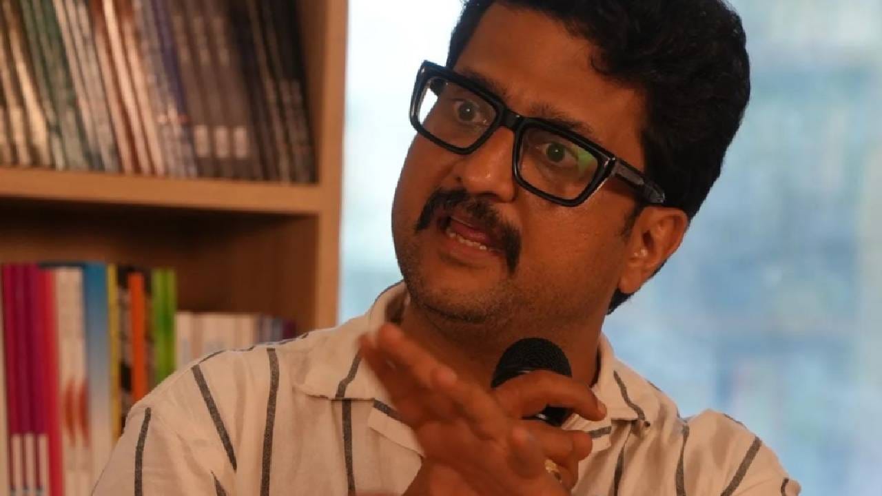 पुढे तो म्हणाला की, “त्याकाळी मी ‘मुक्काम पोस्ट बोंबिलवाडी’ हे नाटक करत होतो. ते पाहण्यासाठी महेश मांजरेकर आले होते. त्यांनी मला थेट सांगितले, ‘अरे, मी तुला नम्रता शिरोडकरसोबत एक पिक्चर देतो.’ ते ऐकून मला वाटले, माझ्या आयुष्यात अचानक काय चालले आहे हेच कळत नव्हते. नम्रता शिरोडकर म्हणजे केवळ बाह्य सौंदर्यानेच नव्हे, तर मनानेही अत्यंत सुंदर व्यक्तिमत्त्व आहे.”