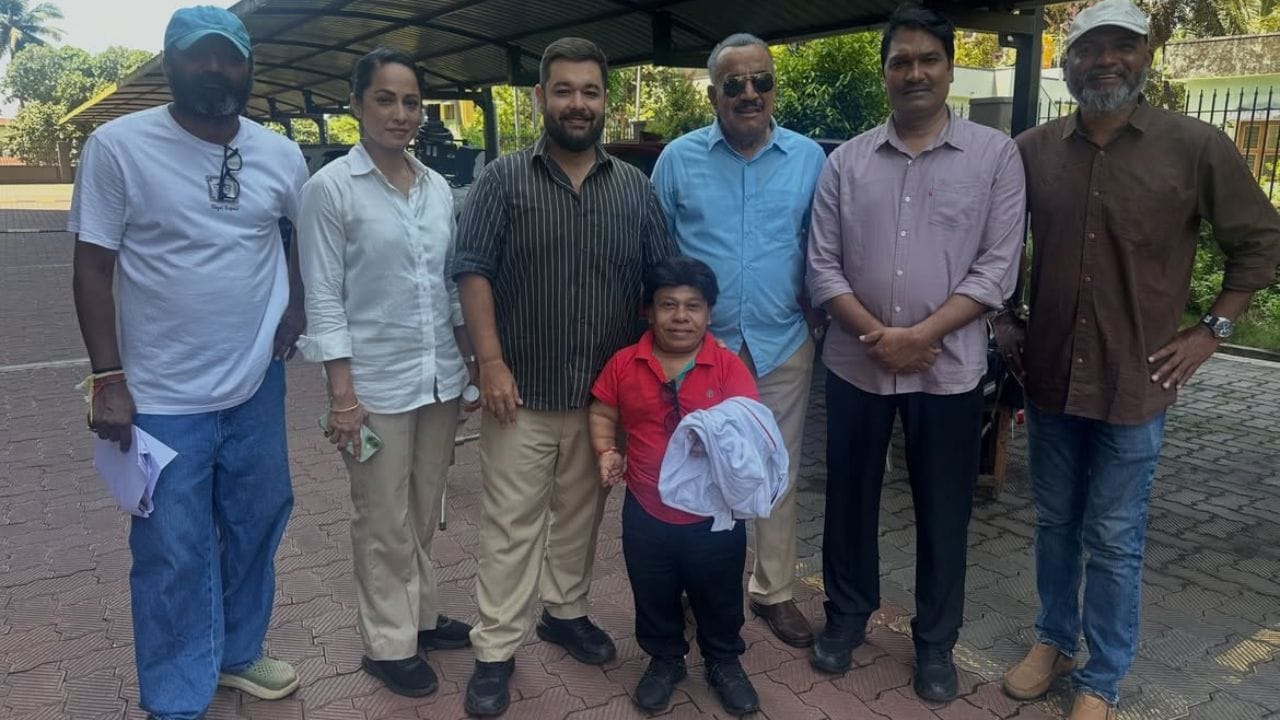अभिनेते के. के. गोस्वामी यांनी बॉलिवूडमध्ये बुटकेपणा असलेल्या कलाकारांना मिळणाऱ्या भूमिकांबाबत नाराजी व्यक्त केली आहे. हॉलिवूडमध्ये अशा कलाकारांना महत्त्वाच्या आणि प्रभावी भूमिका मिळतात, मात्र बॉलिवूडमध्ये तशी संधी कमी मिळते, असे त्यांनी म्हटले.