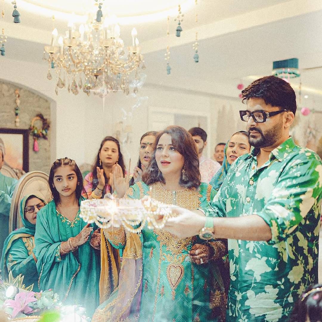 या घराची किंमत जवळपास 15 कोटी रुपये असल्याचं वृत्त आहे. हे घर मुंबईतील पॉश आणि हाय-एंड मल्टिस्टोरी इमारतीत असल्याचं सांगितलं जातं. घराच्या मोठ्या काचेच्या खिडक्या आणि प्रशस्त बाल्कनीमुळे घरात नैसर्गिक प्रकाश आणि हवा मुबलक प्रमाणात येते.
